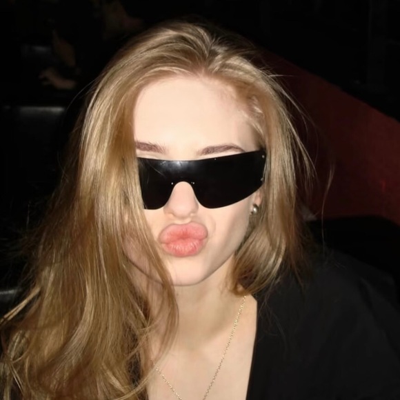 Meet the Posher Other - Meet your Posher, Devin